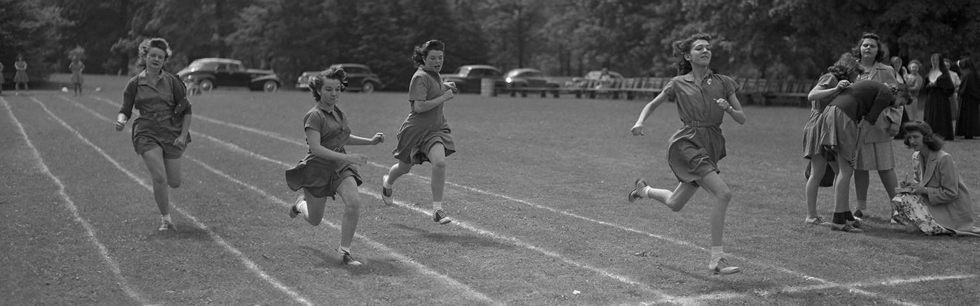 Women running in 1942